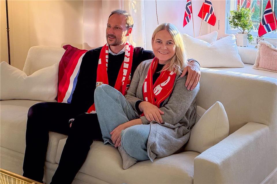 Dieses Bild von Mette-Marit und ihrem Mann, Kronprinz Haakon, postete das Königshaus bei Instagram.Handout/The Royal Court/dpa