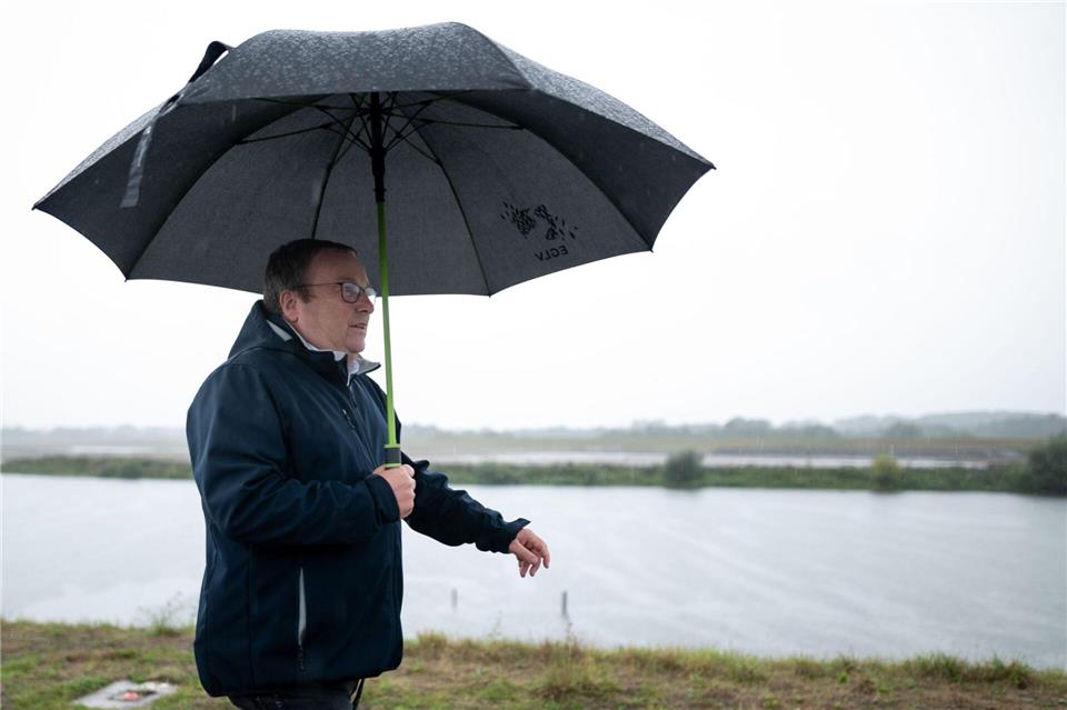 Letzte Etappe für aufwendiges Hochwasserschutz-Projekt „Dieses Projekt setzt Maßstäbe für ganz Nordrhein-Westfalen“, sagt Verkehrsminister Oliver Krischer (Grüne) zur neuen Lippeaue.Fabian Strauch/dpa