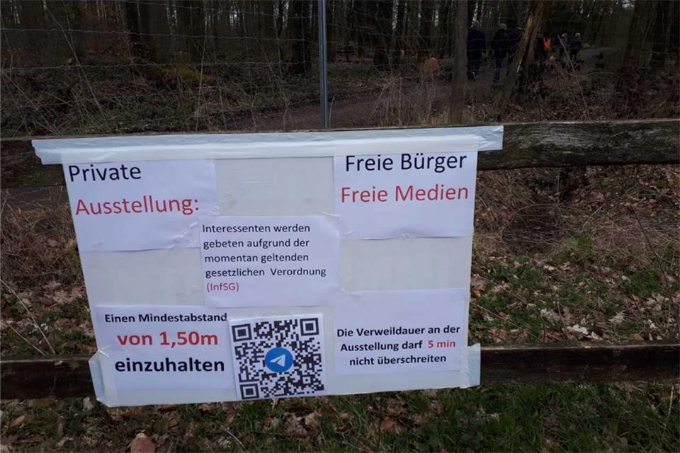 Dieses und weitere Plakate sind im Raesfelder Tiergarten aufgehängt worden.