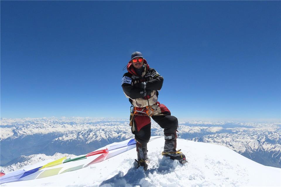 Dieses undatiertes Archivfoto (ursprünglich am 29.10.19) zeigt Purja auf dem Gipfel des Nanga Parbat. (Archivbild)Nirmal Purja/PA Wire/dpa