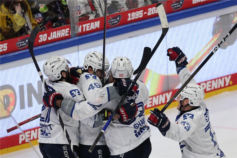 Diesmal jubeln die Adler: Mannheim erzwingt ein fünftes DEL-FinaleAndreas Gora/dpa