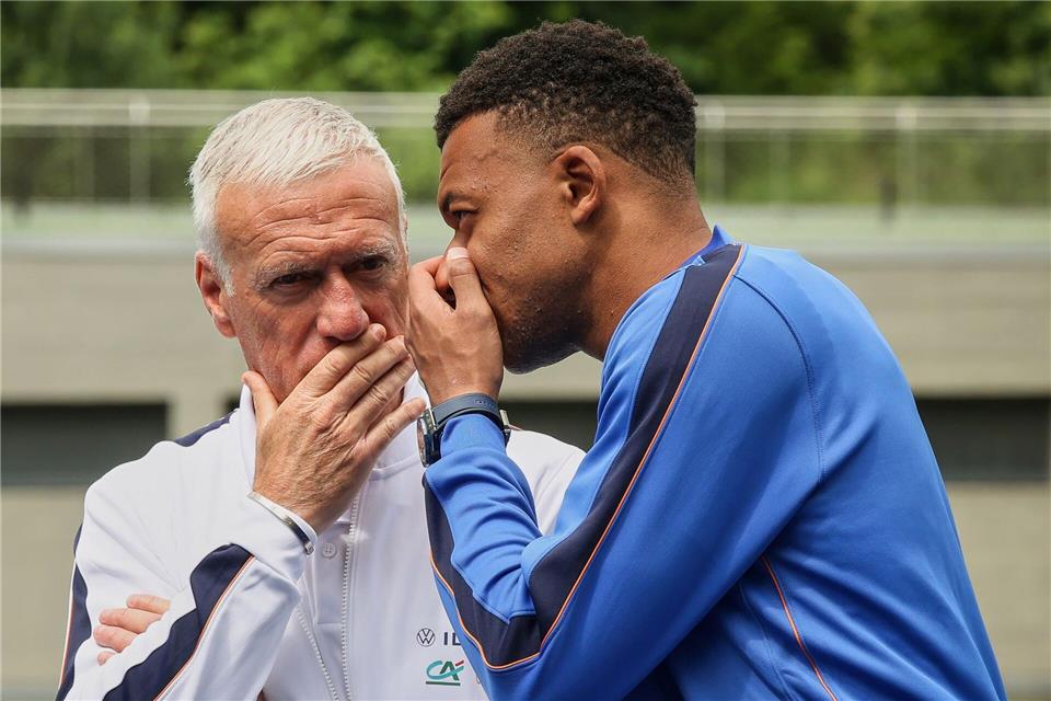Diesmal kann Deschamps seinem Torjäger Kylian Mbappé keine Anweisungen von der Seitenlinie geben. (Archivbild)Thomas Padilla/Pool AP/dpa