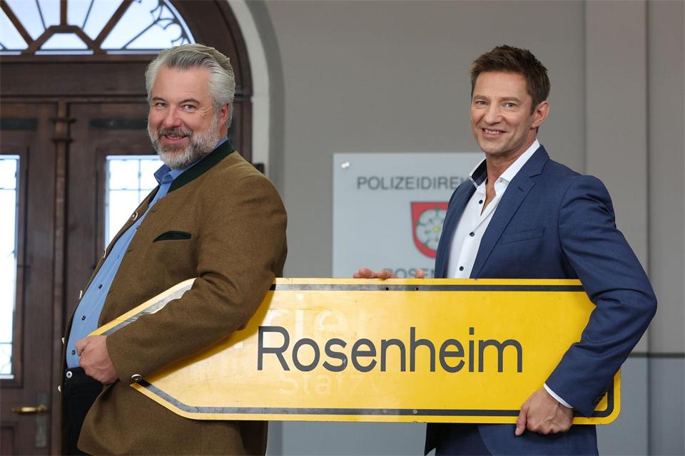 Dieter Fischer (l) und Igor Jeftić spielen zwei der Kommissare. (Archivbild)Karl-Josef Hildenbrand/dpa