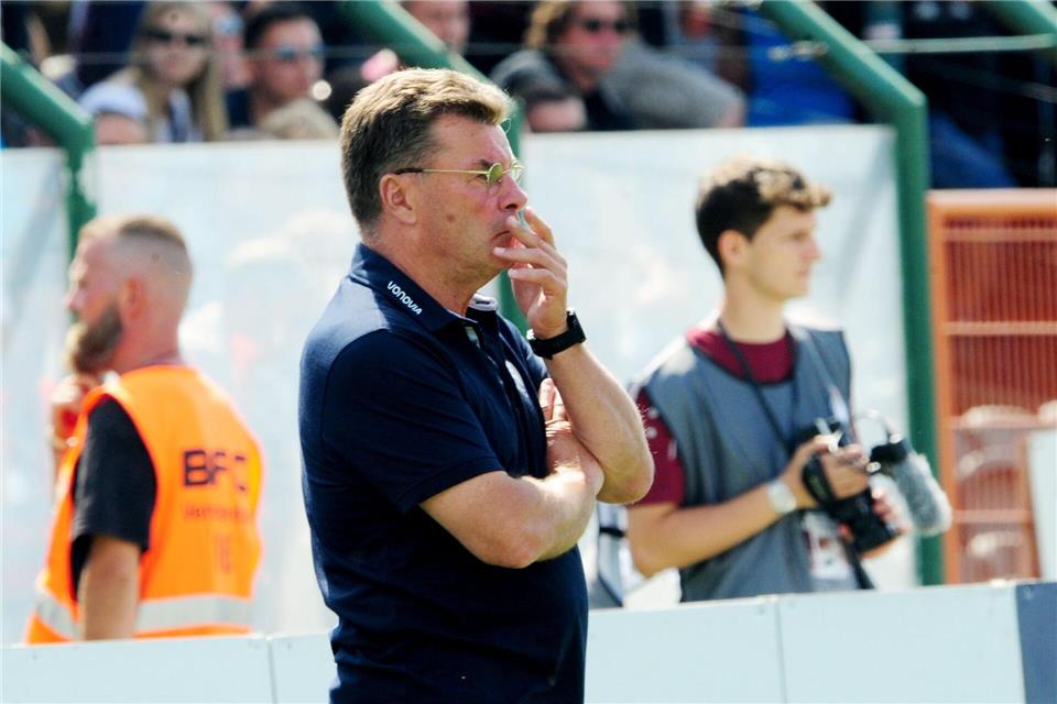 Dieter Hecking muss gegen Münster auf einige Spieler verzichten. (Archivbild)Michael Bienefeld/dpa