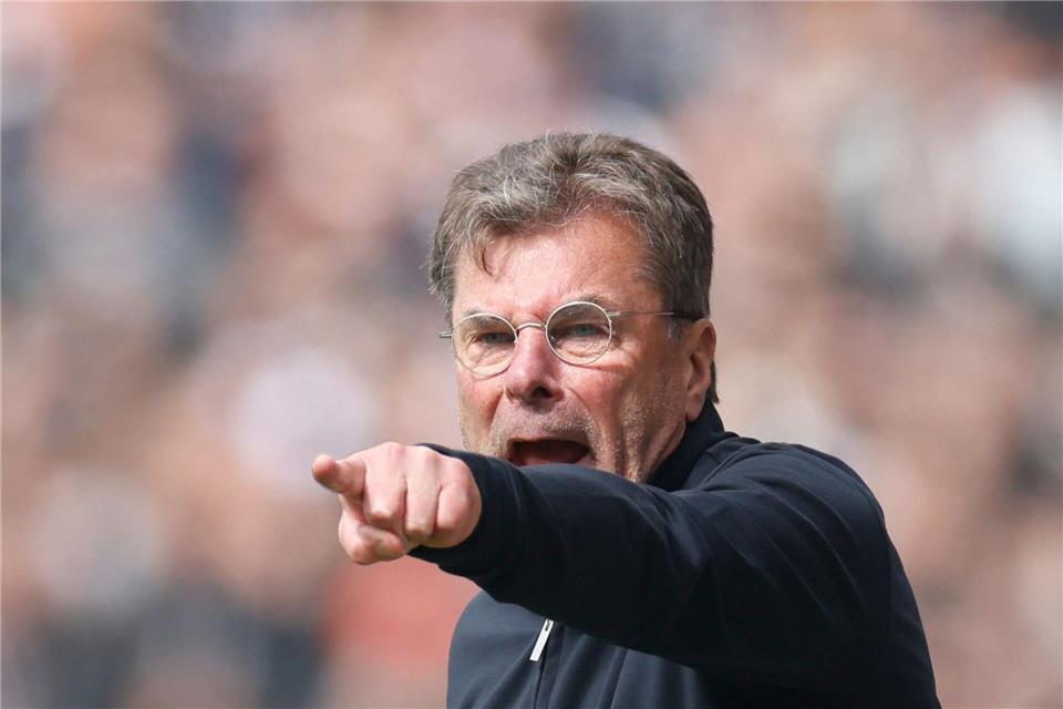 Dieter Hecking will den VfL Wolfsburg über die Relegation zum Klassenerhalt führen. (Archivbild)Philipp Szyza/dpa
