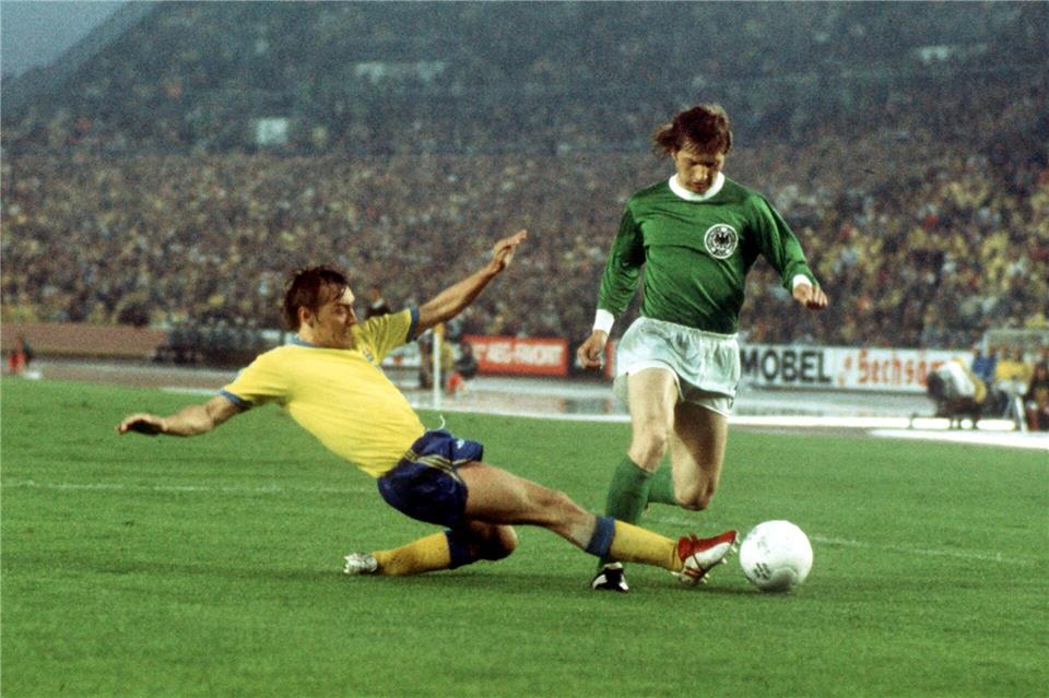 Dieter Herzog (r) ist im Alter von 79 Jahren gestorben. (Archivbild)Karl Schnörrer/dpa