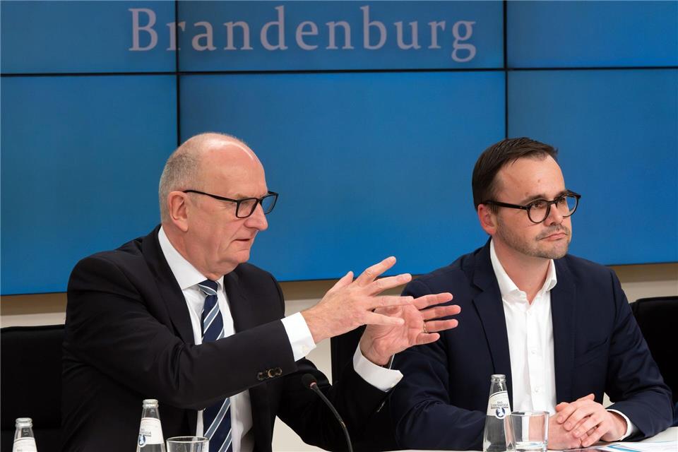 Dietmar Woidke, Brandenburgs Regierungschef, und Jan Redmann, CDU-Landesvorsitzender, präsentieren ihre Ziele für eine gemeinsame Koalition.Soeren Stache/dpa