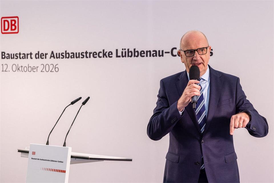 Dietmar Woidke sieht in dem Infrastrukturprojekt einen Baustein für den Strukturwandel. Frank Hammerschmidt/dpa