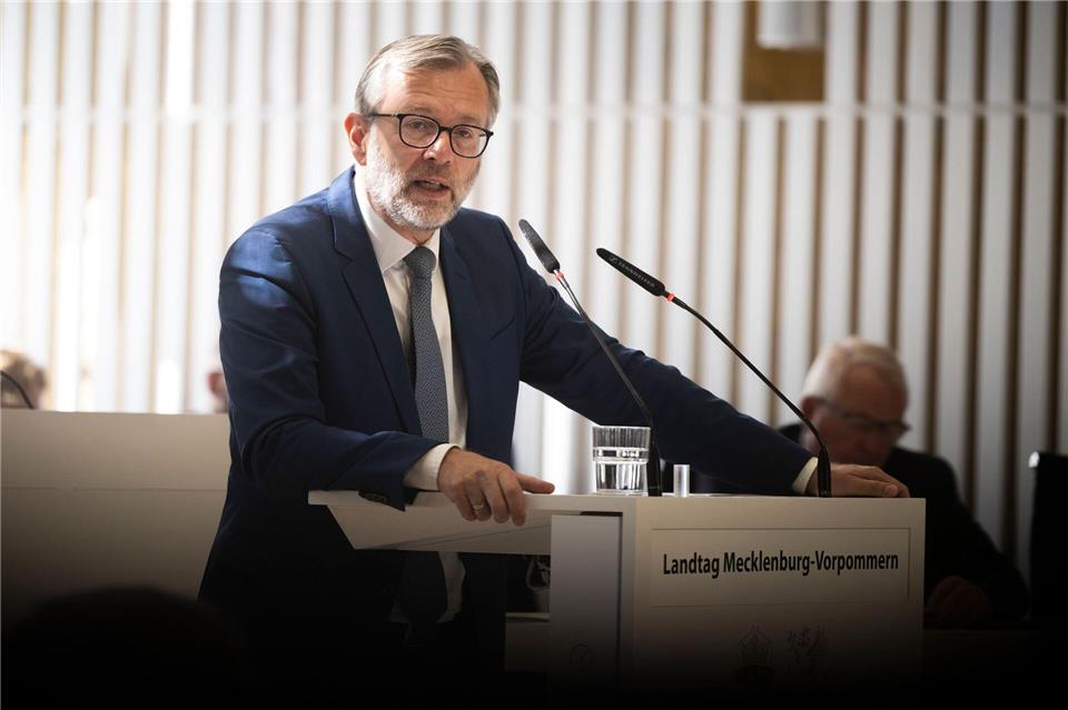 Digitale Angriffe nehmen zu, warnt Finanz- und Digitalisierungsminister Heiko Geue (SPD). (Archivbild)Philip Dulian/dpa