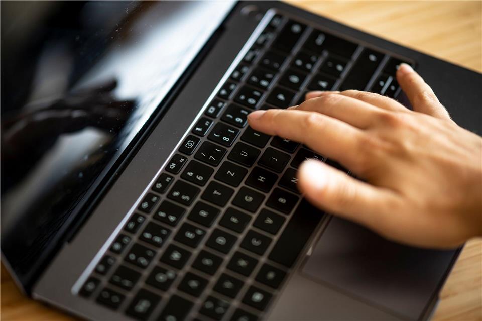 Digitale Wohnsitzanmeldung bald sachsenweit verfügbar. (Symbolbild)Fabian Sommer/dpa