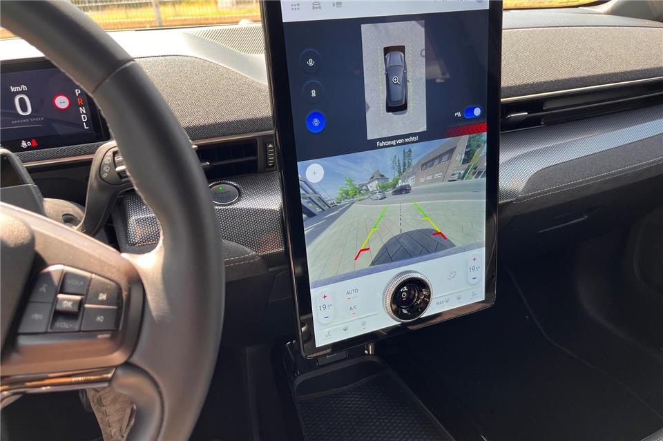 Digitales Cockpit: Alle Fahrinformationen klar und übersichtlich im Blick.