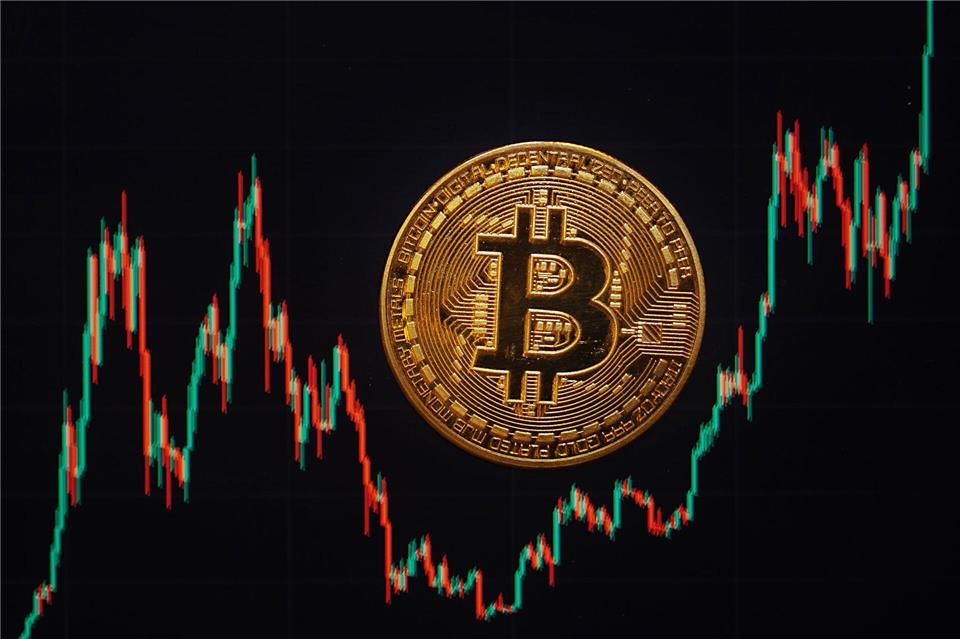 „Digitales Gold“ oder „sehr spekulative Anlage“? Bitcoin und Co. sind gefragt, aber nicht unumstritten. (Symbolbild)Fernando Gutierrez-Juarez/dpa