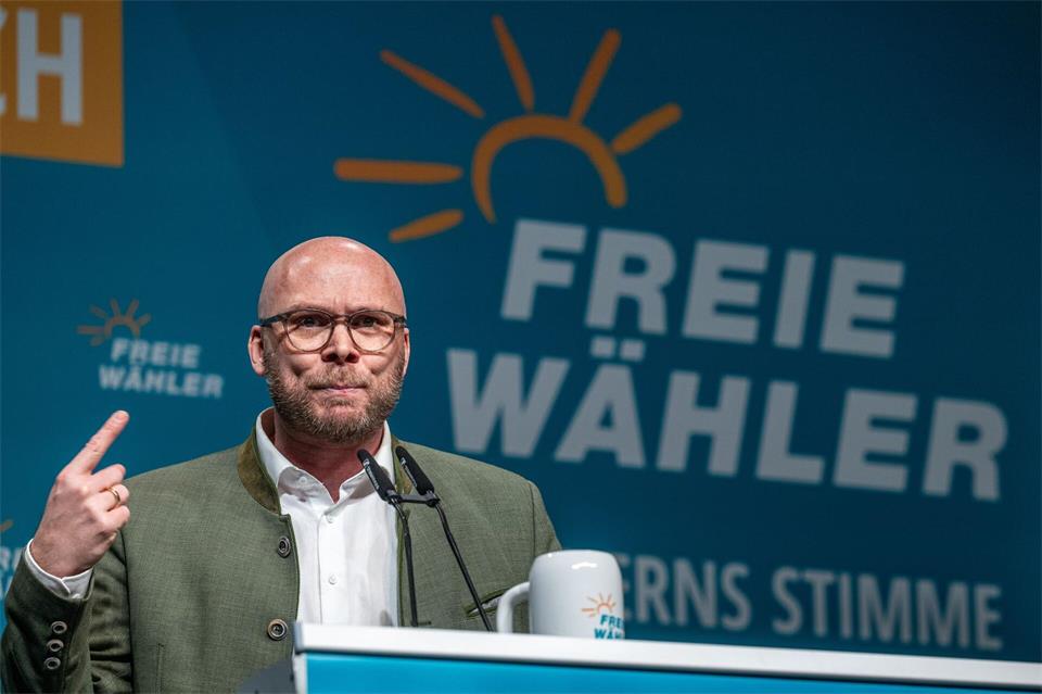 Digitalminister Fabian Mehring ist davon überzeugt, dass die fortschreitende Digitalisierung samt Künstlicher Intelligenz Spielräume für eine umfassende Staatsreform ermöglicht. (Archivbild)Armin Weigel/dpa