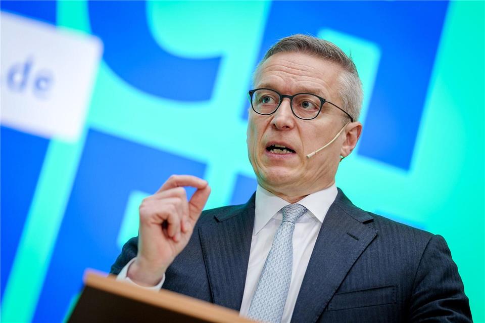 Digitalminister Karsten Wildberger (CDU) erwartet große gesellschaftliche Veränderungen durch die zunehmende Rolle von KI. (Archivbild)Kay Nietfeld/dpa