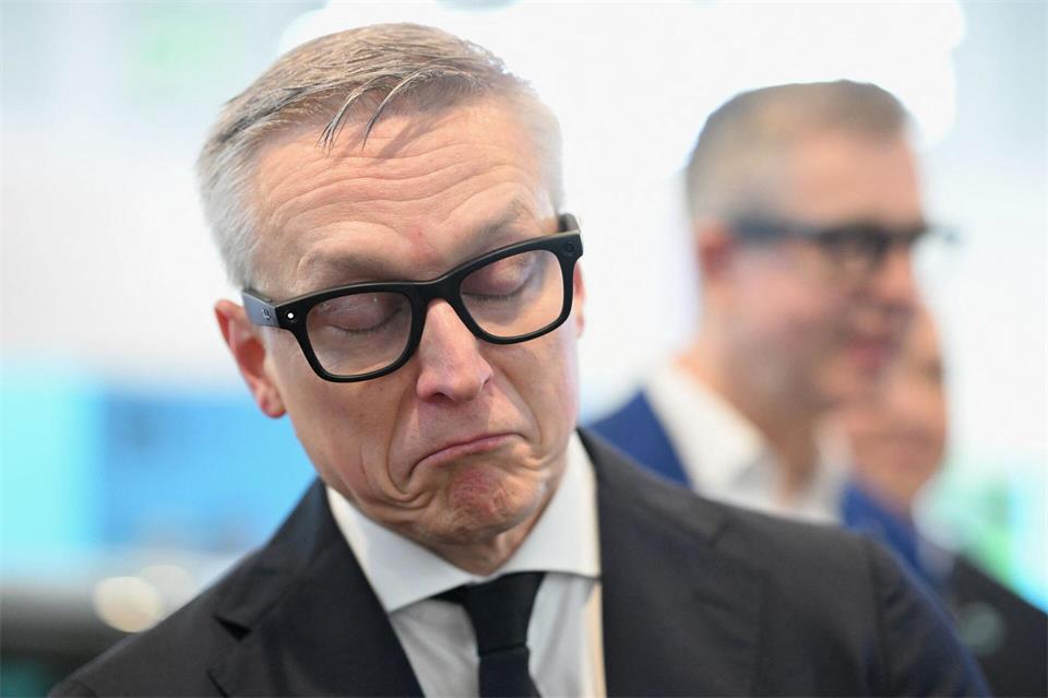 Digitalminister Wildberger testete eine smarte Brille, die die Umgebung des Trägers filmt und analysiert. Bernd von Jutrczenka/dpa