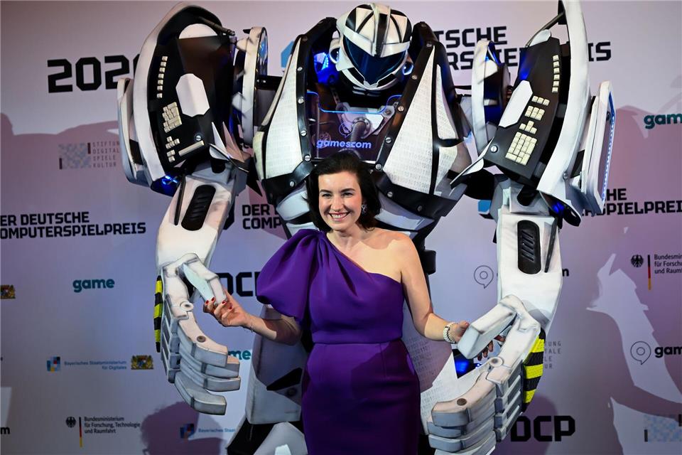 Digitalministerin Dorothee Bär (CSU) verkündete den Hauptgewinner. Sven Hoppe/dpa