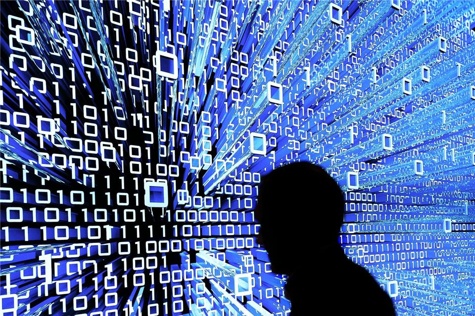Versehen: Digitalwährung für 300 Billionen Dollar erzeugt Digitalwährungen bekamen in den vergangenen Jahren Auftrieb. (Symbolbild)Peter Steffen/dpa