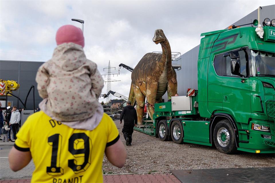 Dino-Dame „eLise“ muss umziehen.David Ebener/dpa