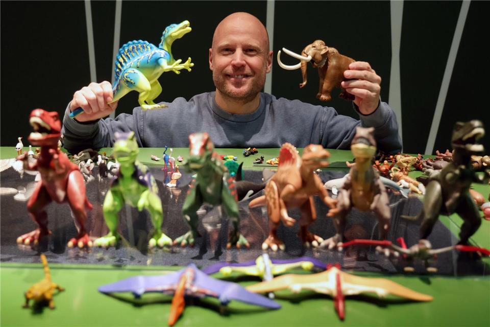 Dinosaurier und Mammuts gehören zur Ausstellungswelt des Künstlers Oliver Schaffer.Bernd Wüstneck/dpa