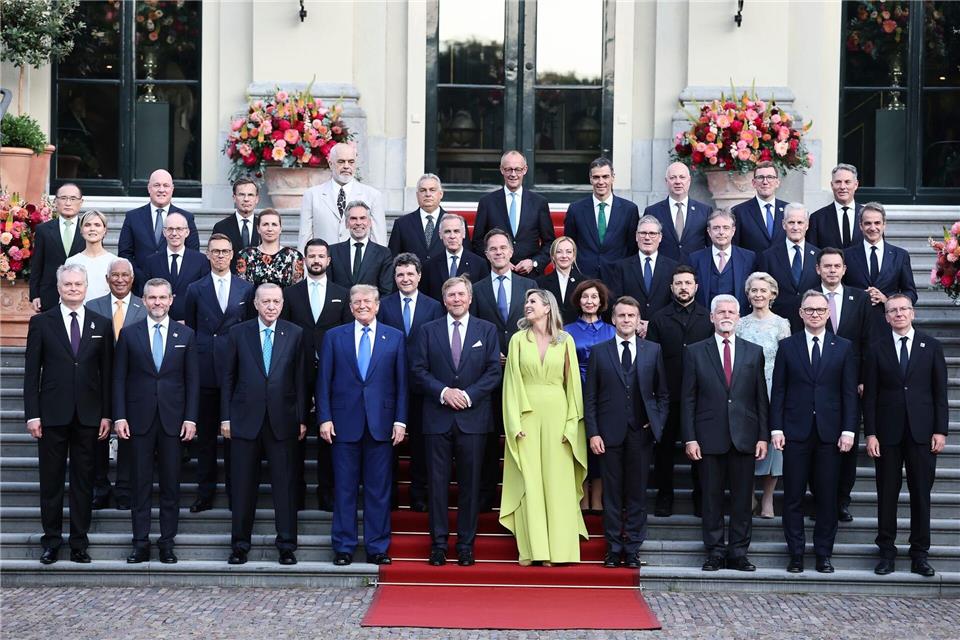 Direkt neben dem König: Donald Trump.Christian Hartmann/Pool Reuters/AP/dpa