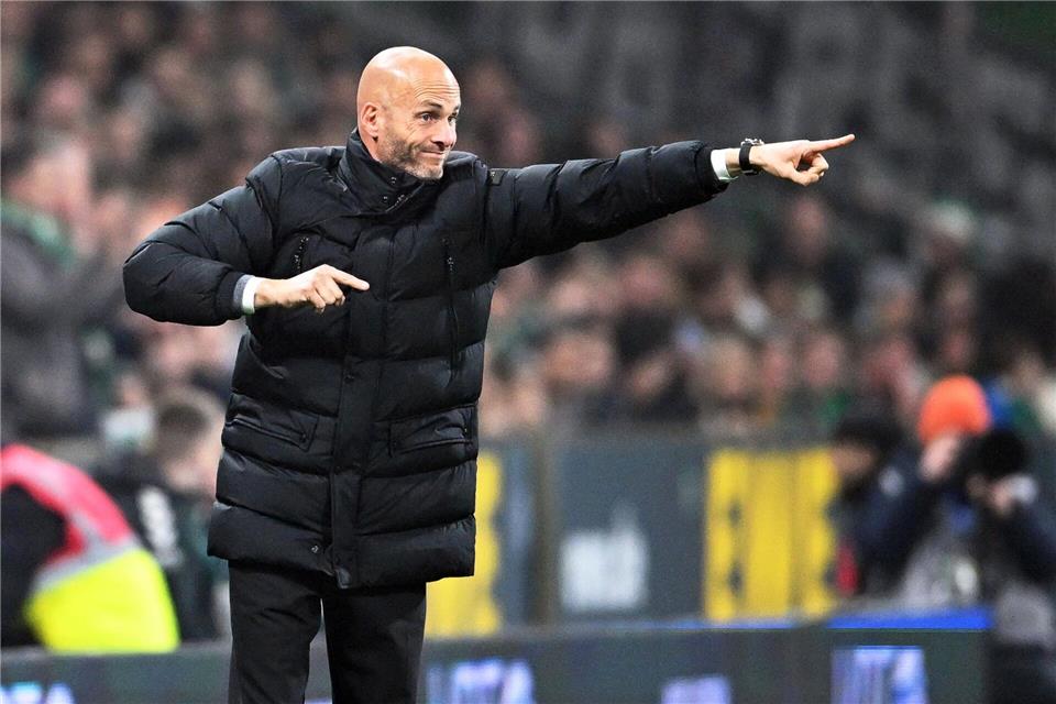 Dirigierte leidenschaftlich seine Mannschaft: Wolfsburgs Trainer Paul Simonis.Carmen Jaspersen/dpa