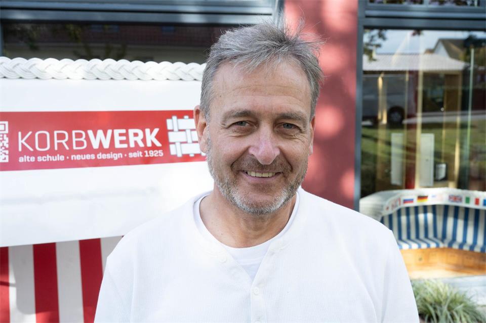 Dirk Mund hat Staatsminister Philipp Amthor (CDU) seinen Strandkorb persönlich ins Kanzleramt gebracht.Stefan Sauer/dpa