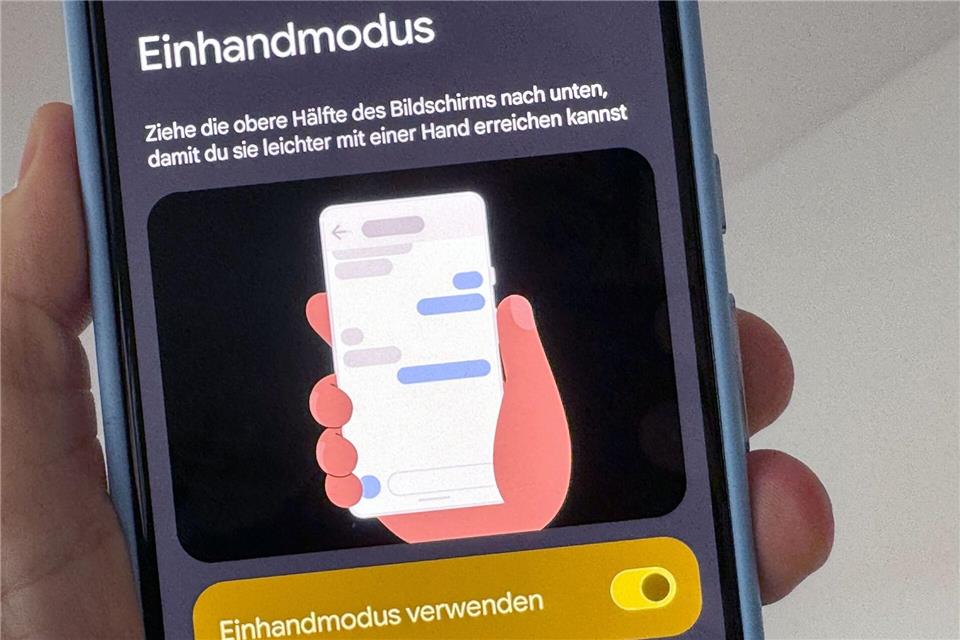 Display zu groß, Finger zu klein? Hier könnte der Einhandmodus von Android eine Lösung sein.Till Simon Nagel/dpa-tmn