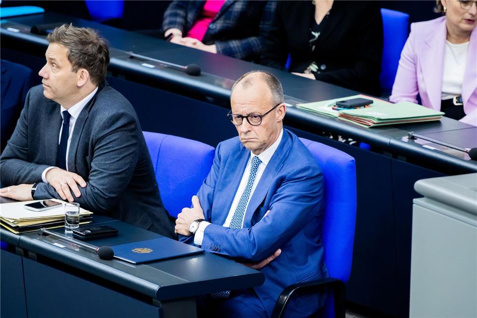 Diverse Pannen in der Regierungsarbeit könnten durchaus mürrisch stimmen. (Symbolbild)Christoph Soeder/dpa