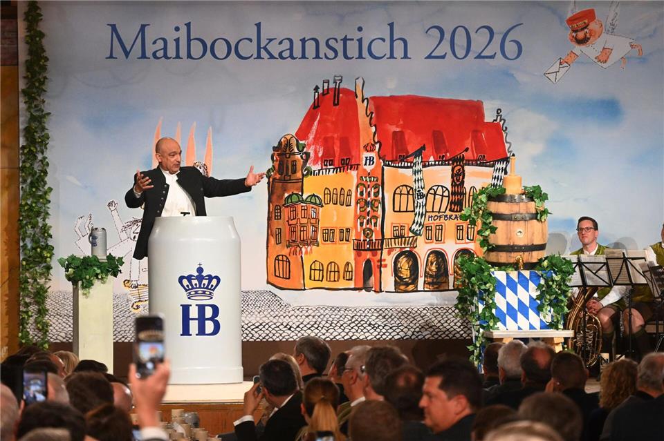 Django Asül spottete über die Landes- und Bundespolitik.Felix Hörhager/dpa