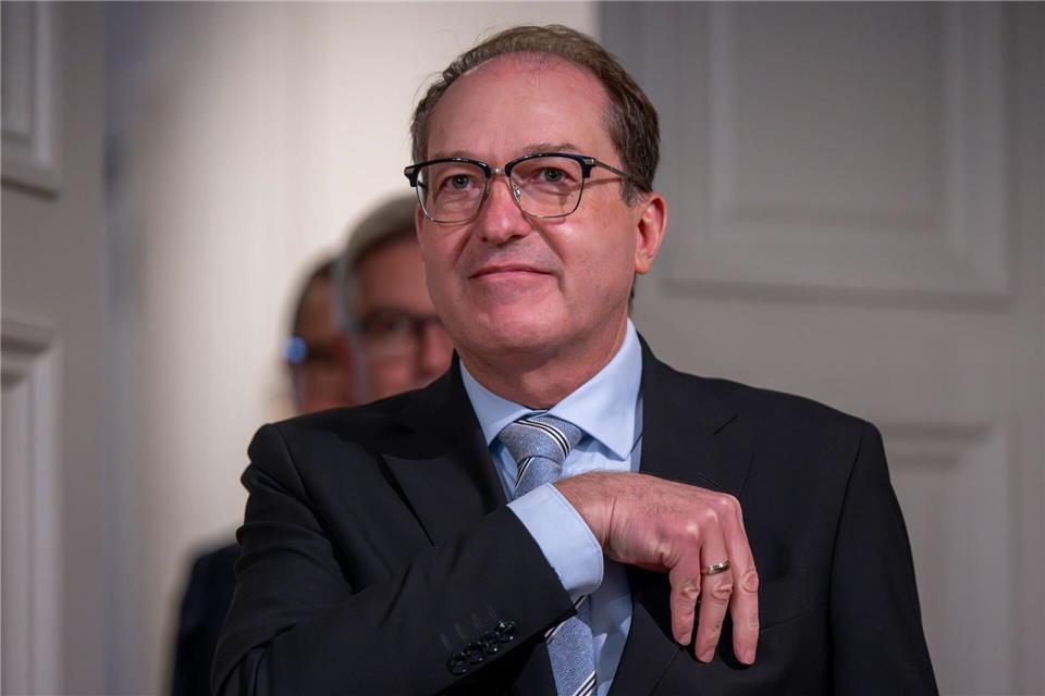 Dobrindt will ein Drohnenabwehrzentrum. Peter Kneffel/dpa