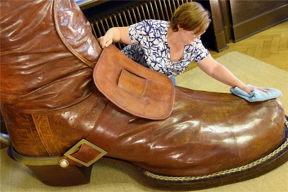 Döbeln hat einen 100 Jahre alten Riesenstiefel. (Archivbild)Waltraud Grubitzsch/dpa
