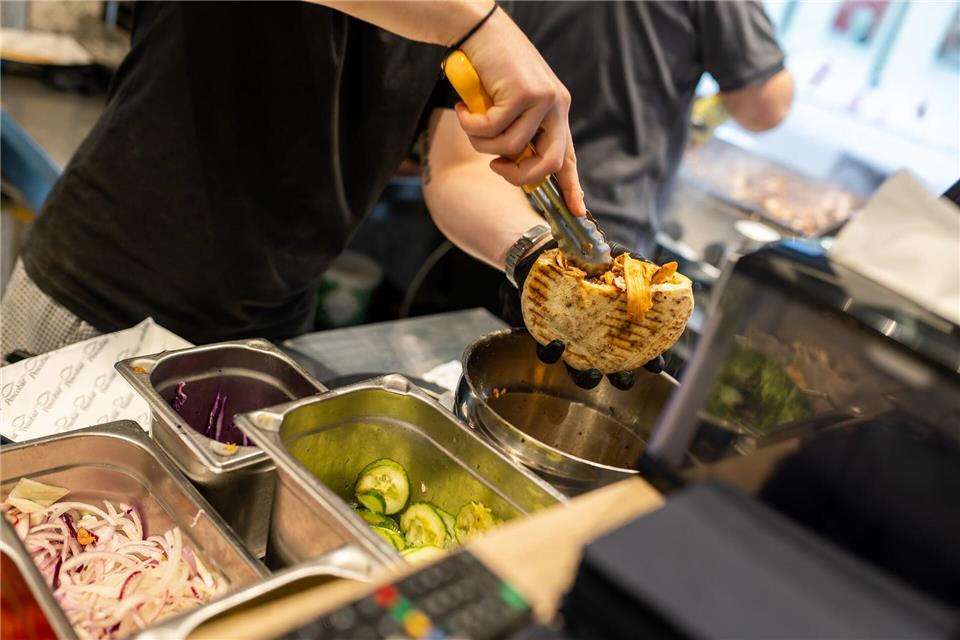 Döner gibt es inzwischen in verschiedenen Varianten - nicht nur mit Fleisch. (Archivbild)Philipp von Ditfurth/dpa