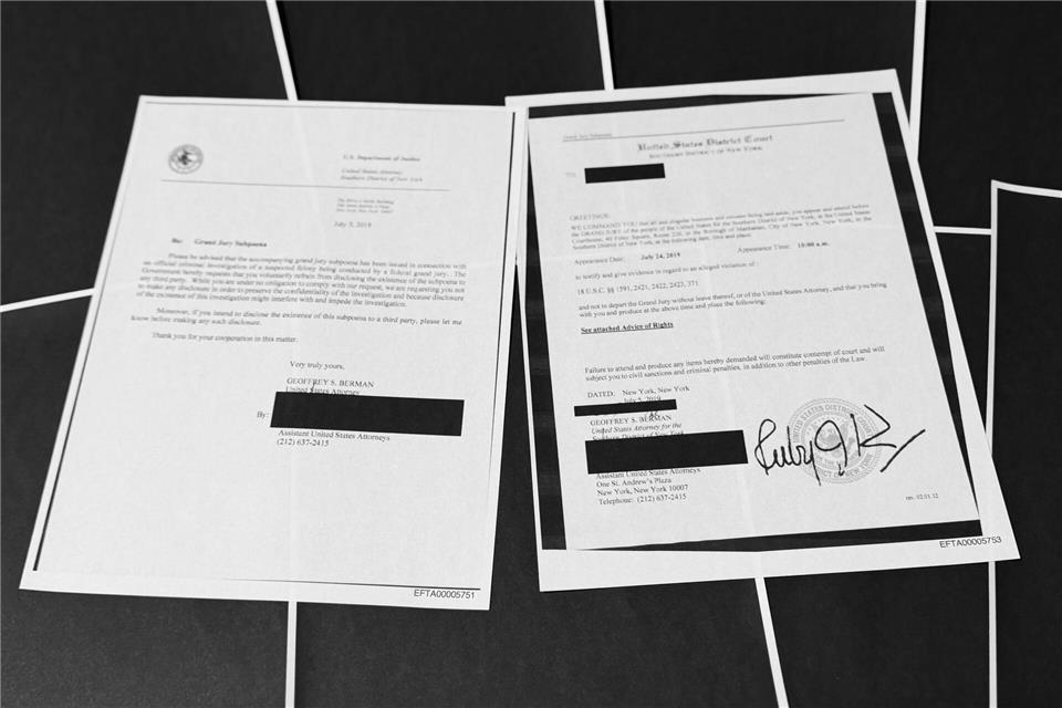 Dokumente aus einer ersten Tranche an Epstein-Akten.Jon Elswick/AP/dpa