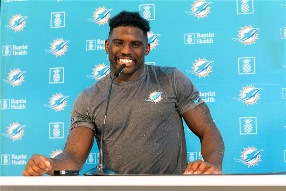 Dolphins-Receiver Tyreek Hill stand bis März 2022 bei den Chiefs unter Vertrag.