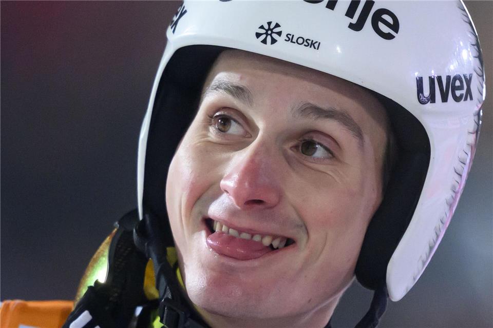 Domen Prevc führt im Gesamtweltcup. (Archivbild)Hendrik Schmidt/dpa