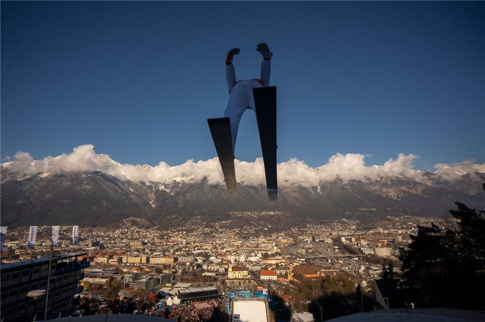 Domen Prevc prägt die Vierschanzentournee.Georg Hochmuth/APA/dpa