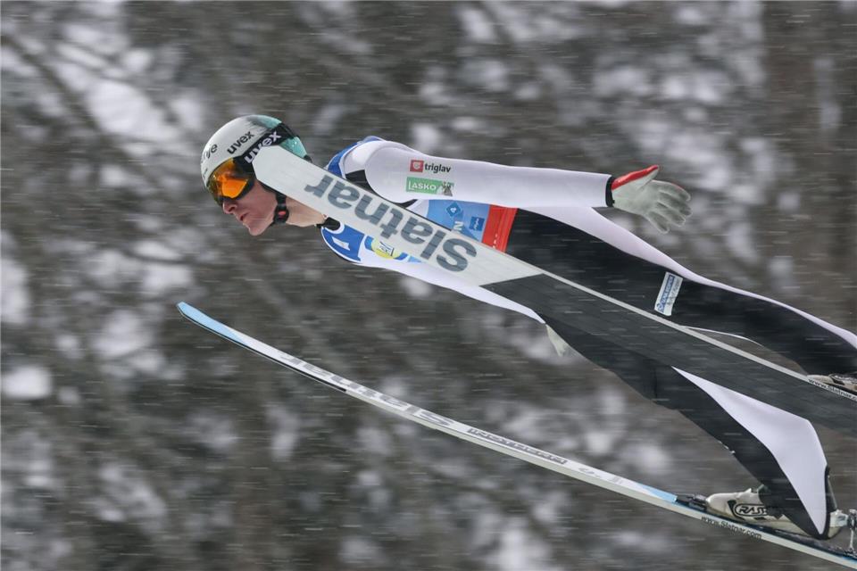 Domen Prevc sorgte bei der Flug-WM für eine kuriose Szene.Karl-Josef Hildenbrand/dpa