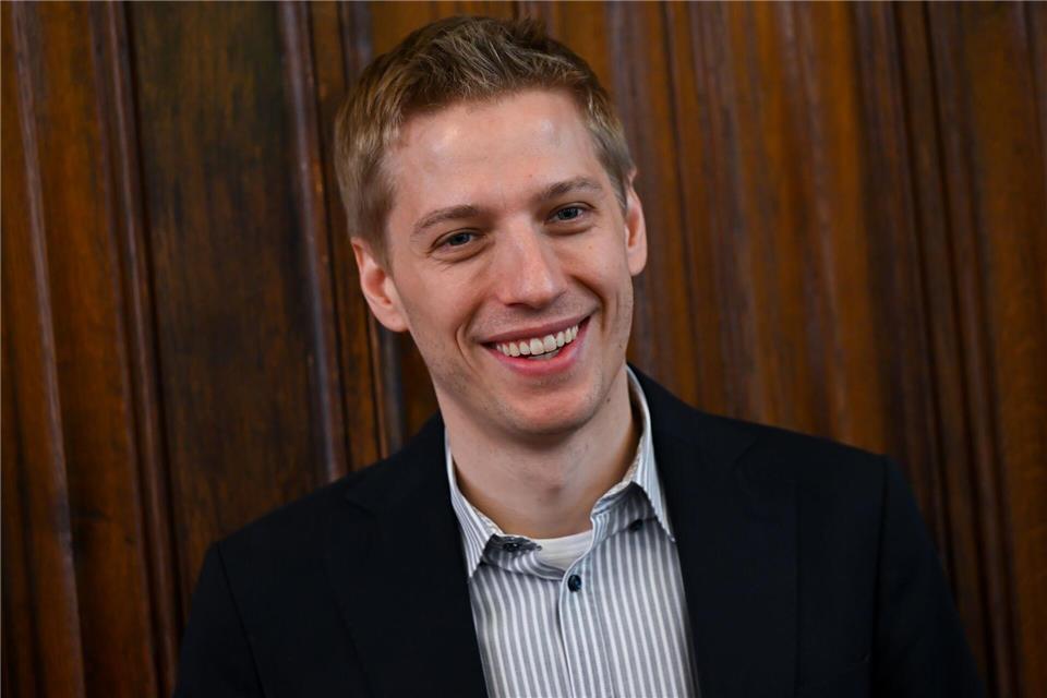 Dominik Krause freut sich auf die Wiesn, aufs Anzapfen und auf Söder. (Archivbild)Sven Hoppe/dpa