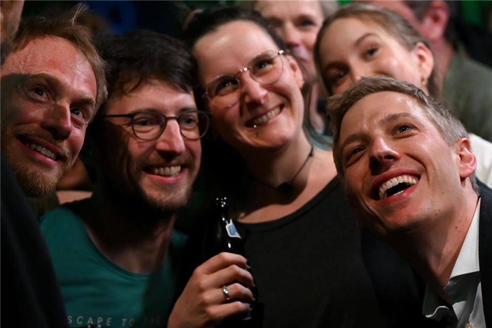 Dominik Krause nach seinem Wahlsieg auf der Party der Grünen. Sven Hoppe/dpa
