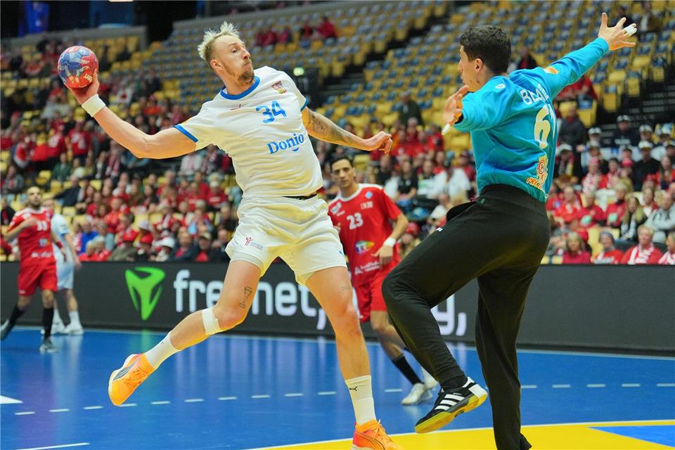 Dominik Solak (l) wurde vom ThSV Eisenach verpflichtet. (Archivbild)Soeren Stache/dpa