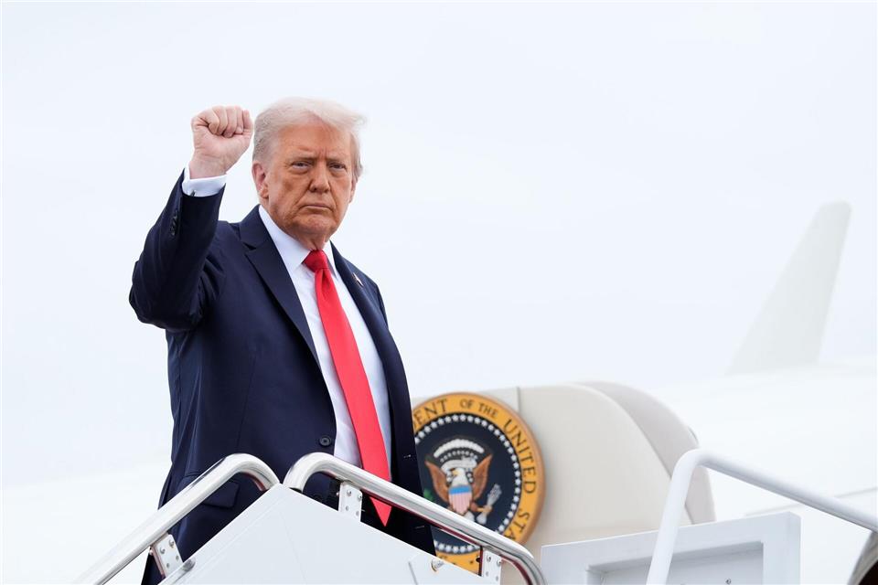 Donald Trump äußert sich zu möglichen weiteren Russland-Sanktionen.Manuel Balce Ceneta/AP/dpa