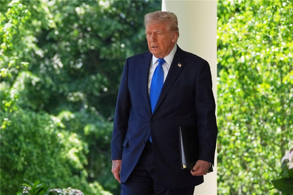 Fühlt sich Trump an Verfassung gebunden? „Ich weiß es nicht“ Donald Trump bekennt sich nicht rigoros zur Einhaltung der US-Verfassung. (Archivbild)Evan Vucci/AP/dpa