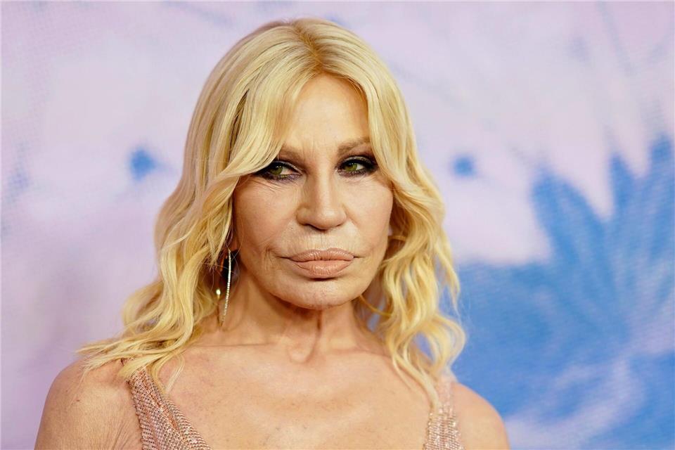 Donatella Versaces Look verzauberte ihre Fans in den sozialen Medien. (Archivbild)Jordan Strauss/Invision/AP/dpa