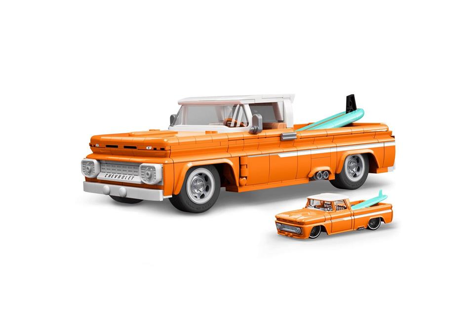 Doppelpack: Klemmbausteinsatz von Die-Cast-Modellautolegende Mattel - so begleitet auch ein Hot Wheels-Auto aus Metall diesen Bausatz (858 Teile) eines Chevy Pick-Ups für rund 50 Euro.Mattel Brick Shop® Hot Wheels®/d