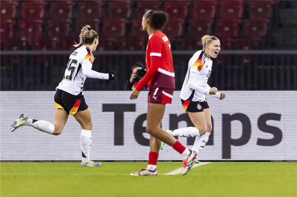 Doppelpack im DFB-Dress: Frankfurts Laura Freigang (r.)Michael Buholzer/KEYSTONE/dpa