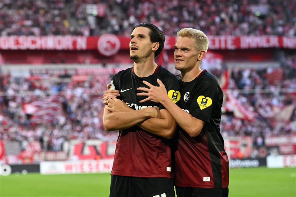 Doppeltorschütze am Sonntag in Düsseldorf: Freiburgs Igor Matanovic (l.).Federico Gambarini/dpa