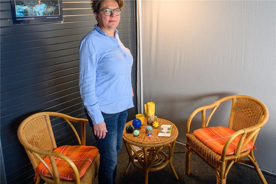 Doreen Rosenbaum steht im temporären Gerichtsgebäude vom Landgericht Magdeburg im Zeugenberatungsraum. Klaus-Dietmar Gabbert/dpa