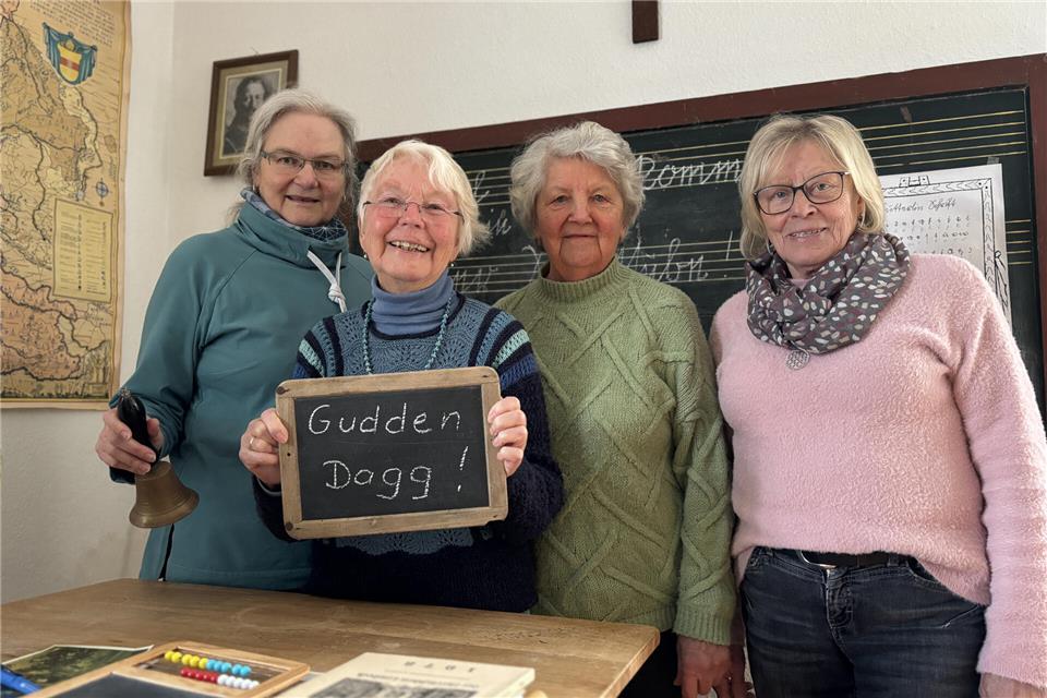 Doris Hülsmann, Ingrid Horstmann, Hedwig Rentmeister und Mia Pass halten die Erler Brejpottspöllers lebendig (v.l.). Dass es die AG in dieser Form noch gibt, findet seinen Ursprung vor 20 Jahren mit Ingrid Horstmanns Renteneintritt.