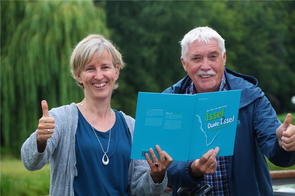 Doris Röckinghausen und Hans Brune empfehlen die Radtour entlang der Issel.