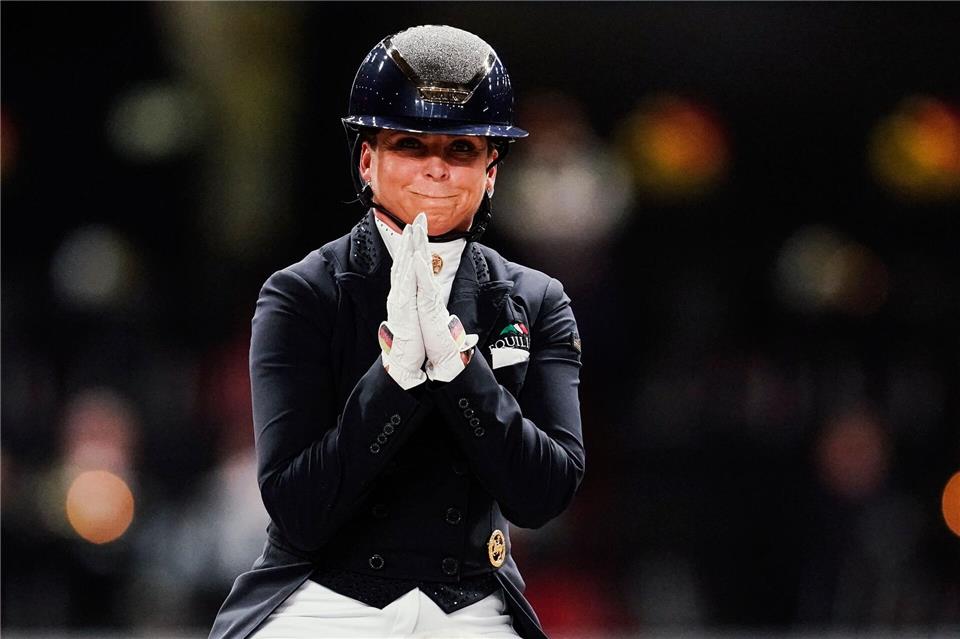 Dressurreiterin Dorothee Schneider gewinnt Grand Prix Dorothee Schneider gewinnt den Grand Prix in Mannheim.Uwe Anspach/dpa